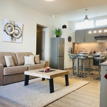 Les Volets Rouges Apartment Cavaillon Bagian luar foto